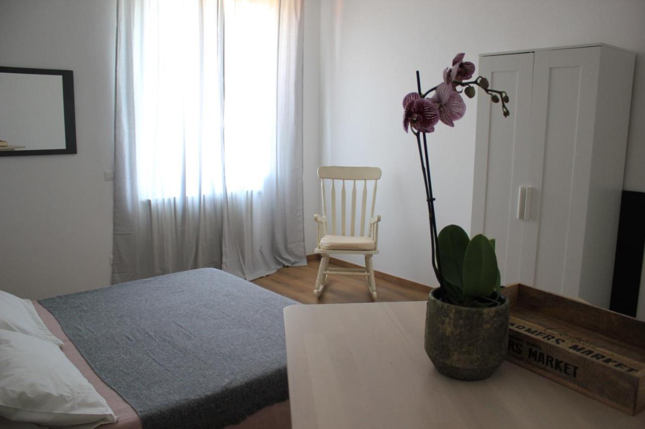 B&B I Due Tigli Travedona Exterior photo