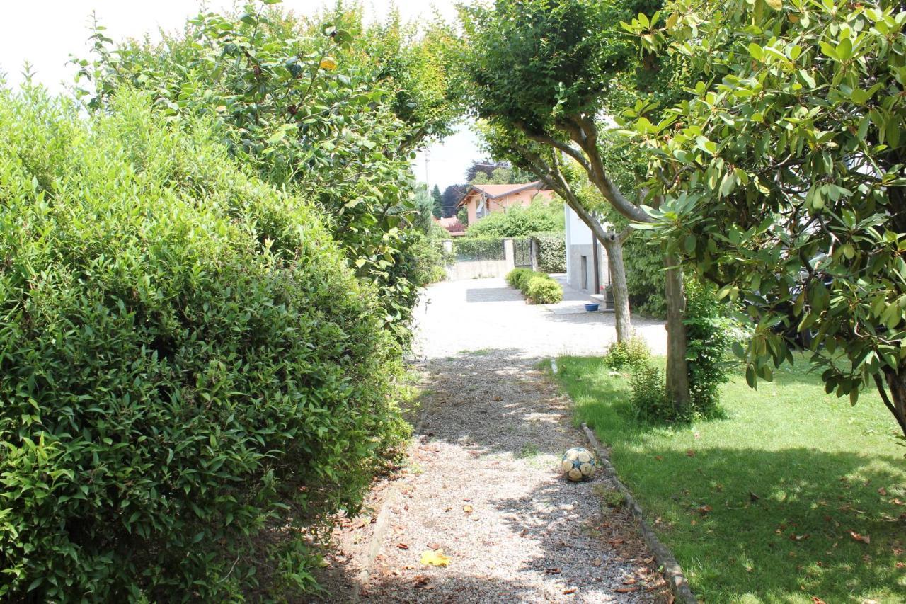 B&B I Due Tigli Travedona Exterior photo