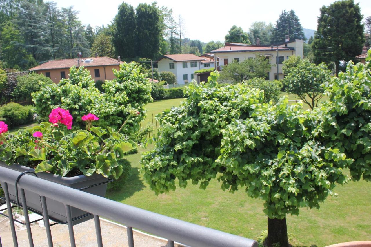 B&B I Due Tigli Travedona Exterior photo